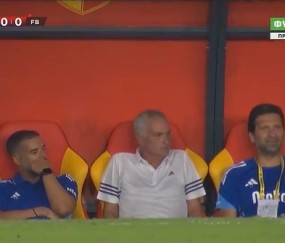 补时阶段塔利斯卡错失点球良机，穆里尼奥场边面色沉重陷入沉思