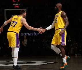 LOL直播-这都能赢？湖人全队22失误&amp;詹姆斯8次东契奇5次 76人全队14次