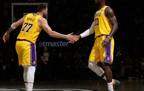 LOL直播-这都能赢？湖人全队22失误&amp;詹姆斯8次东契奇5次 76人全队14次