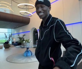 LOL直播-情绪价值拉满！非洲杯冠军萨尔回热刺 里沙利松拿他的奖牌亲一口