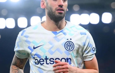 国米官方：恰尔汗奥卢左侧比目鱼肌出现肌肉劳损症状