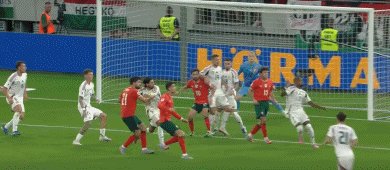 1757460084610041197.gif 匈葡点球.gif